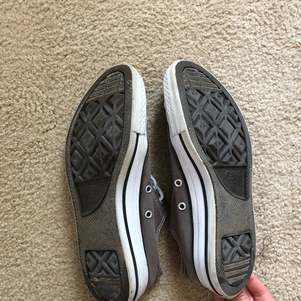 Gray converse - Picture 2 of 3